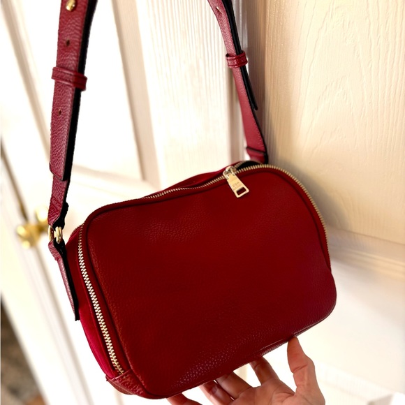 Steve Madden burgundy red crossover long strap purse bag pocket zipper like new - Picture 3 of 15